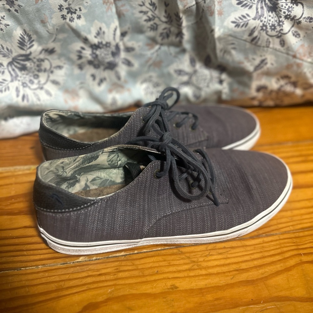 Men's Casual Lace-Up Sneakers in Charcoal Gray Tommy Bahama